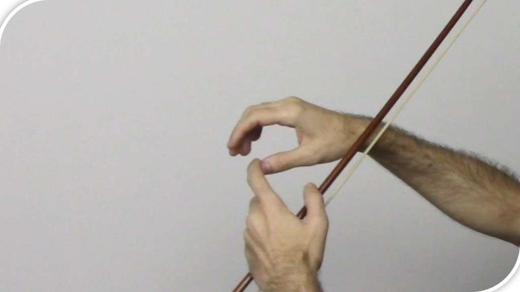 É neste ponto que o polegar apoia o arco